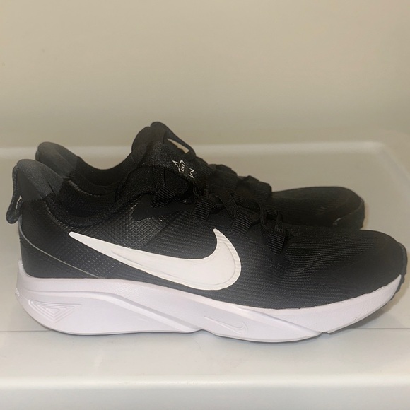 Kids Nike Dual-Tone Black and White Running Shoes - Picture 3 of 6